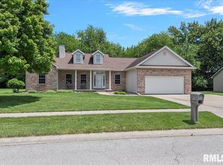 530 Heathrow Ln, Rochester, IL 62563