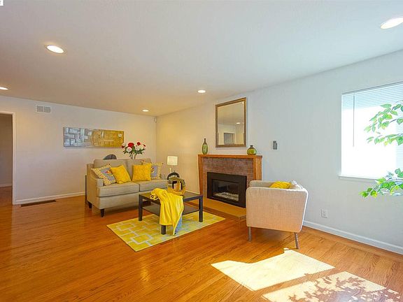 4th image of 8234 Juniper Ave