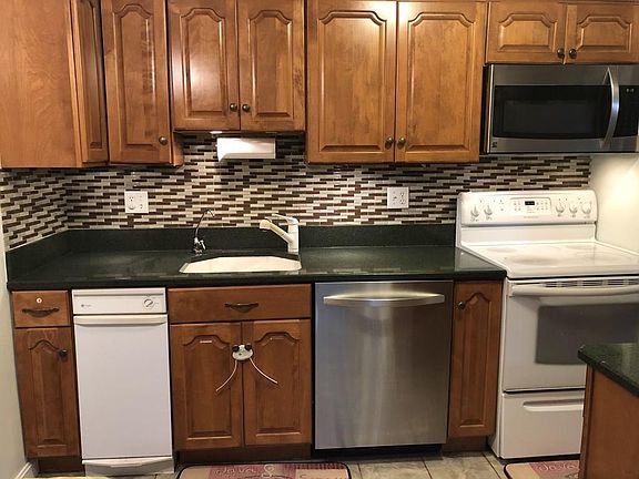 2nd image of 108 Lewis O Gray Dr #1