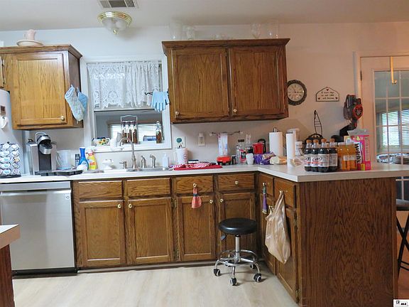 5th image of 124 Greenfield Cir