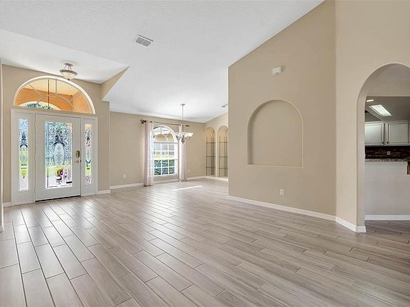 5th image of 934 Cumberland Cir