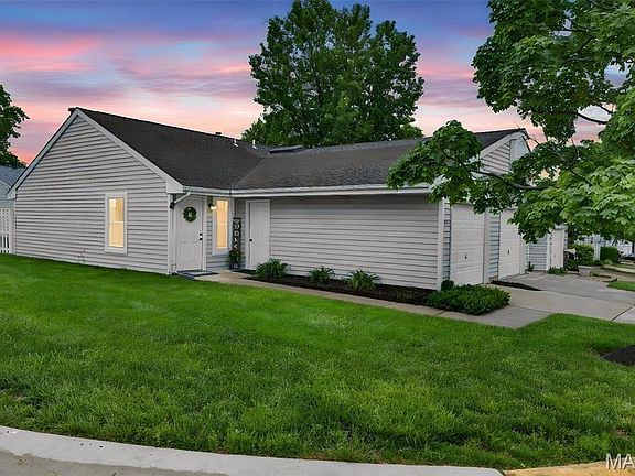 3rd image of 1611 Claydell Dr #18