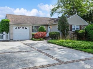 2863 Clarendon Rd, Oceanside, NY 11572