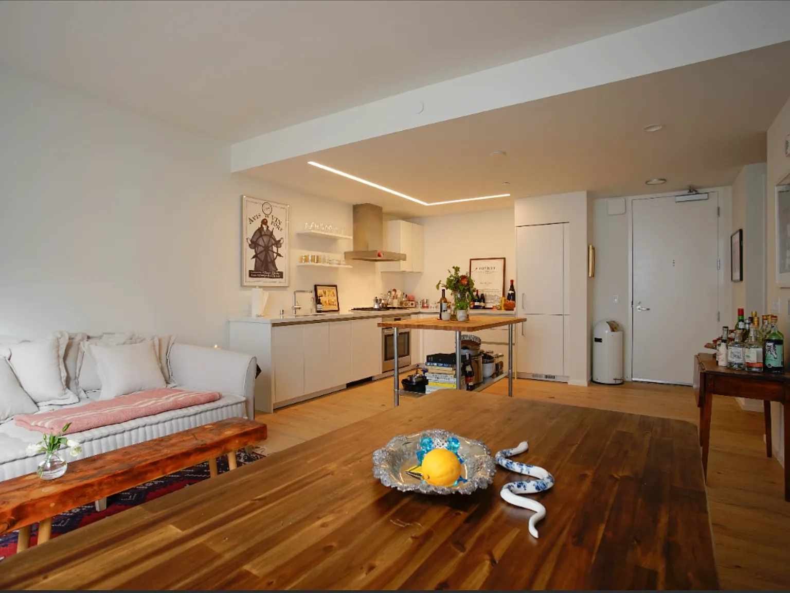 1 bed, 660 sqft, $5,849 — Photo 3