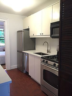 5th image of 562 Carlton Ave