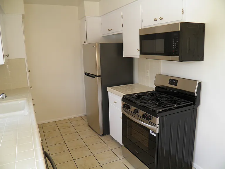 5-703 Strand St #5 — Photo 12