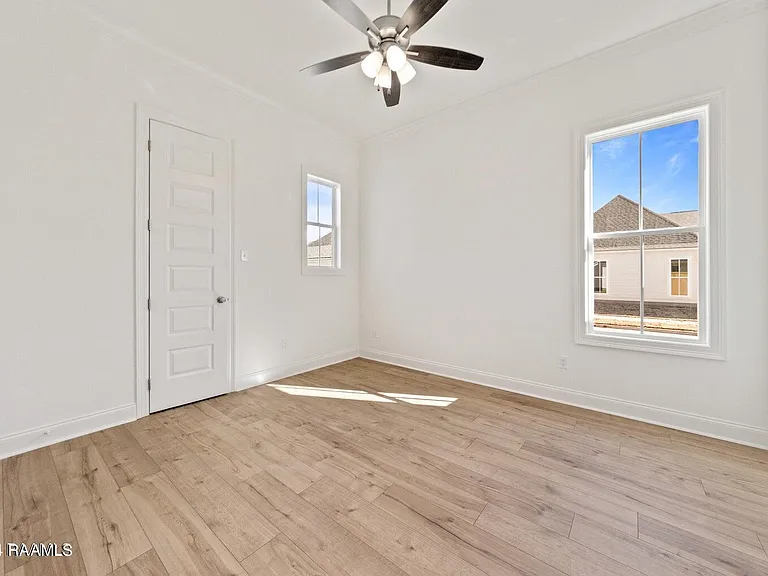 128 Oak Village Dr — Photo 18