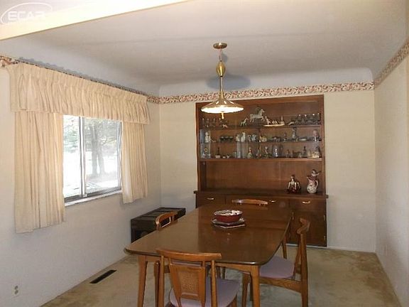 4th image of 8388 Manchester Dr