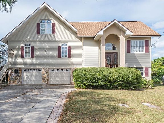 4th image of 142 Carlyle Dr