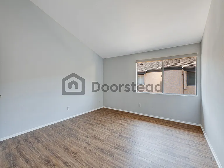 288 S Marengo Ave — Photo 16
