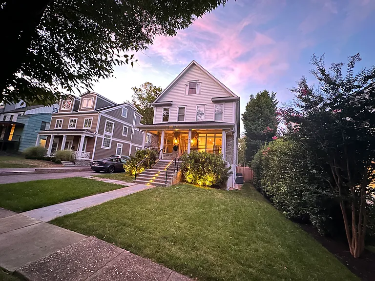 153 Quincy St — Photo 1