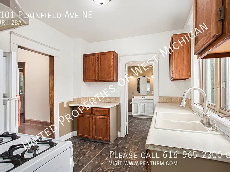 3101 Plainfield Ave NE — Photo 12