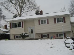 106 Lee Dr, Middlesex, NJ 08846