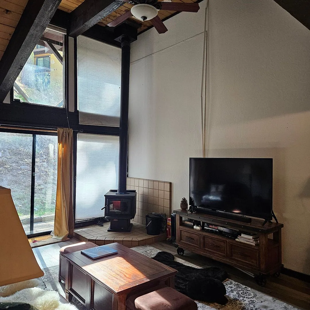 2090 Chalet Rd — Photo 4