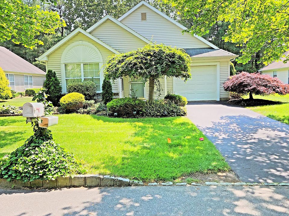 1st image of 12 Skylark Lane