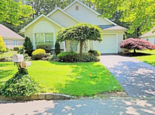 12 Skylark Ln, Lakewood, NJ 08701
