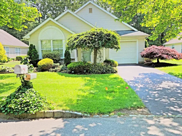 12 Skylark Lane, Lakewood, NJ 08701