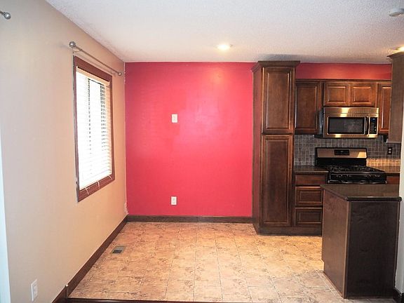 3rd image of 1650 City View Dr #17