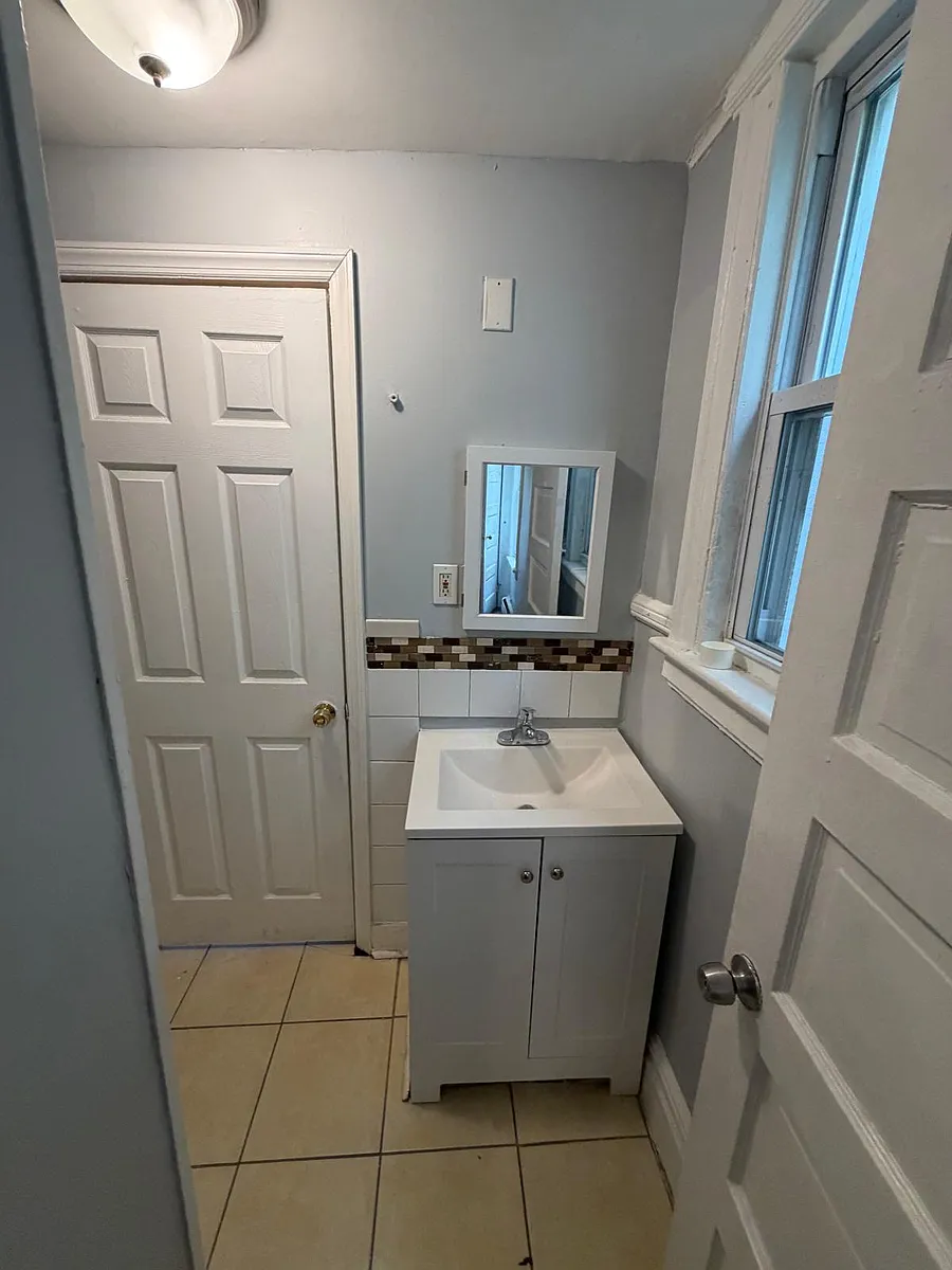 Building Photo - 253 Amherst St #1