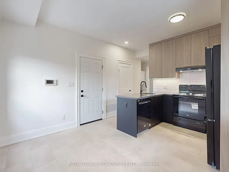 28 Beaconsfield Ave #3 — Photo 8