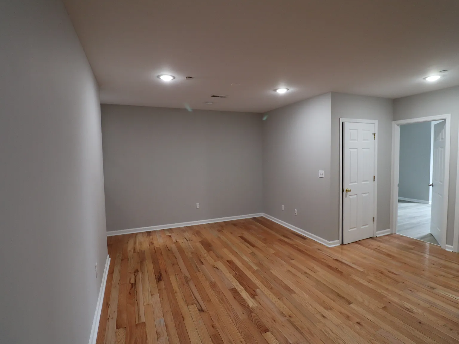 5 bed, 1200 sqft, $2,875 — Photo 3