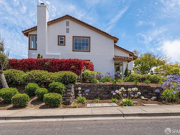 3rd image of 21 Amaryllis Ct