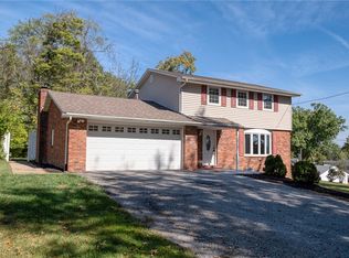 123 Evergreen Ln, Coraopolis, PA 15108