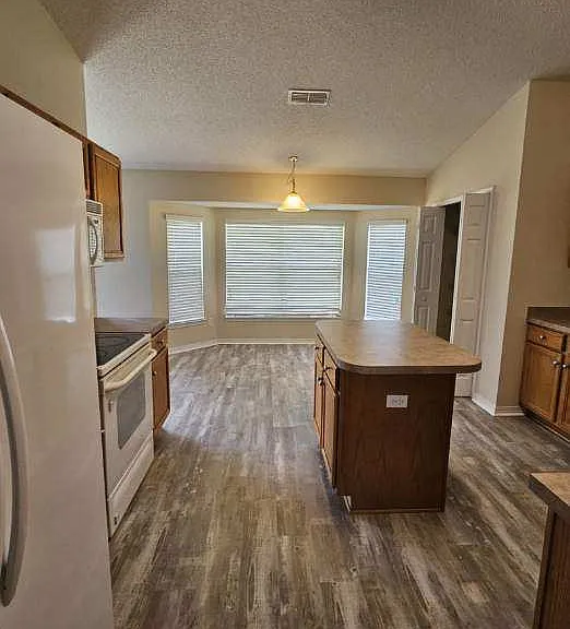 353 Peggy Dr — Photo 9