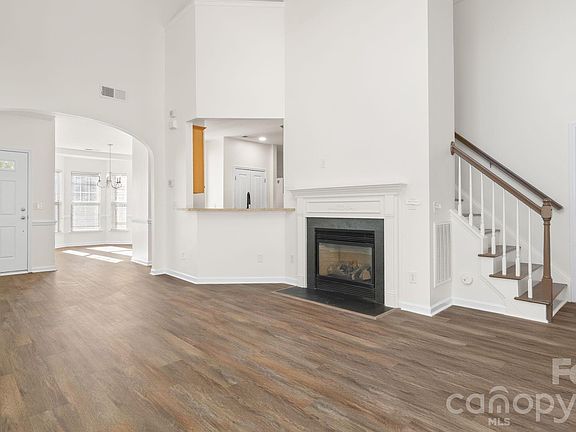 4th image of 4569 Scarlet Oak Dr