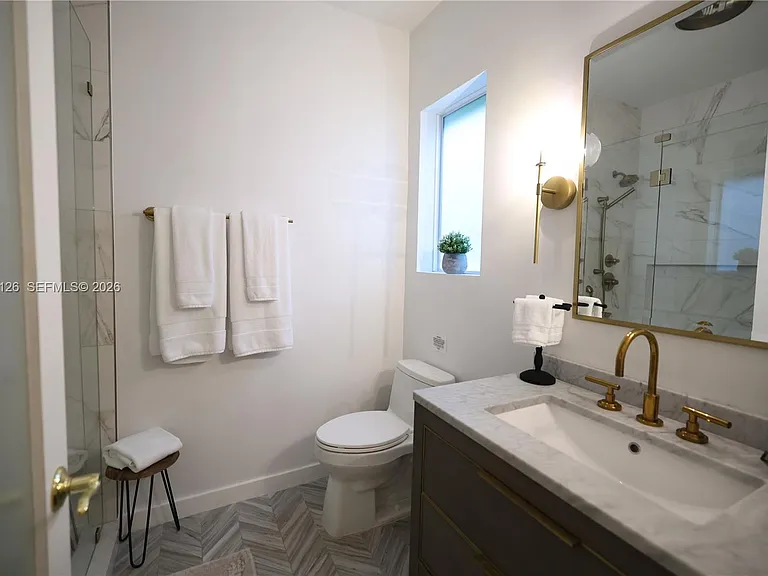 2338 SW 11th St — Photo 24