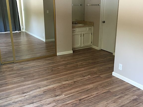 4th image of 744 Pomona Ave