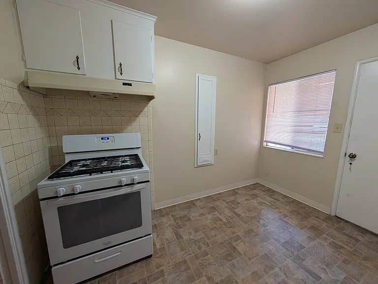 1801 Valley View Rd — Photo 7