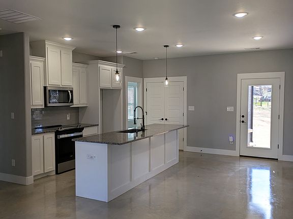 2nd image of 610 W Parnell St