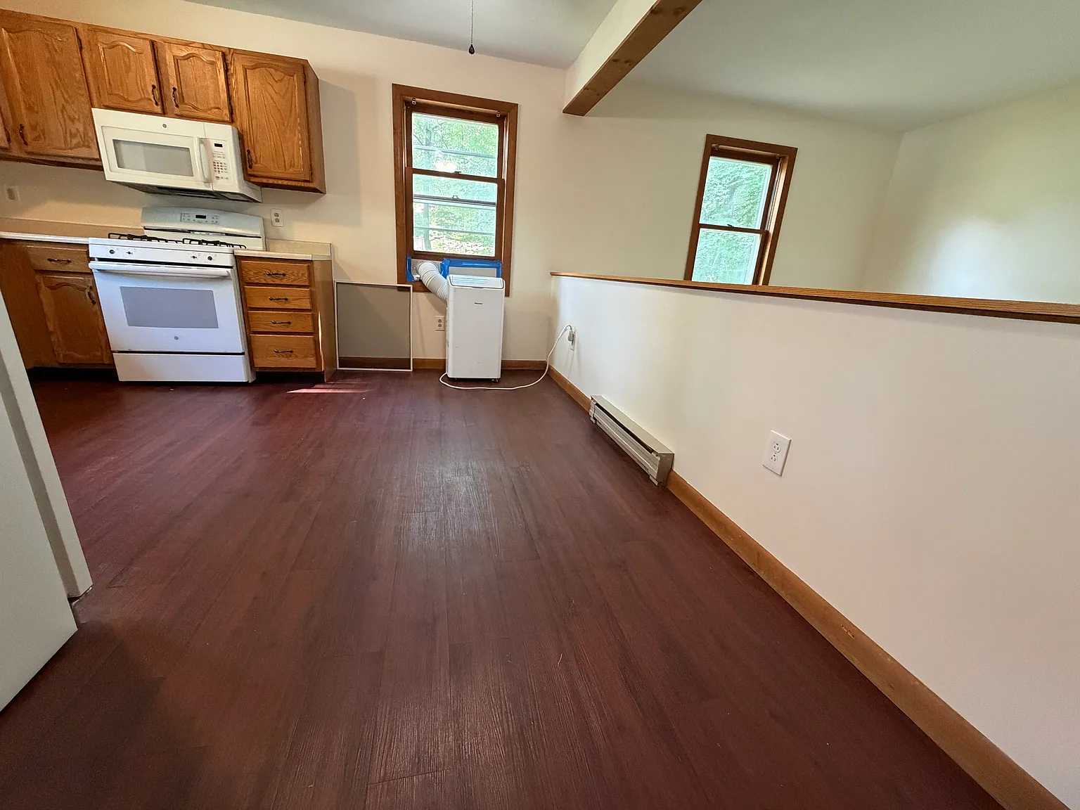 3 bed, 1.5 bath, 1400 sqft, $2,300 — Photo 4