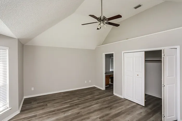 819 Crooked Creek Ln — Photo 12