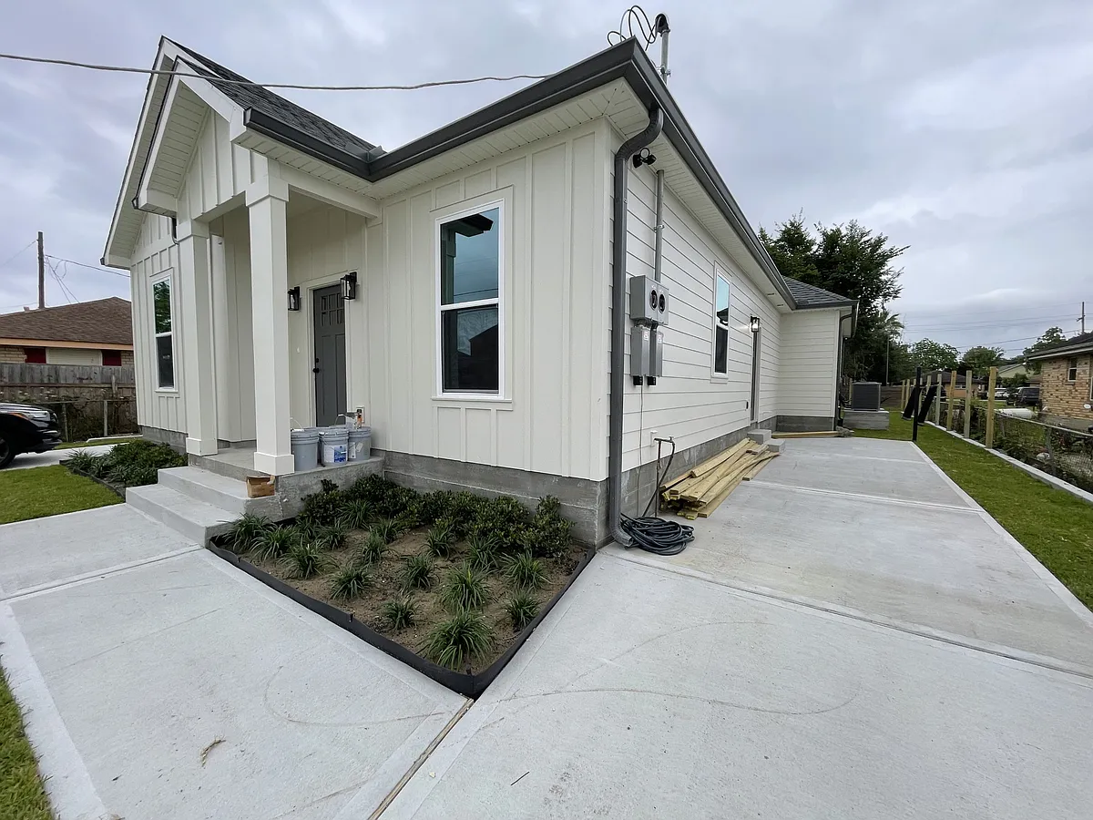 Building Photo - 1333 Angela St #1333