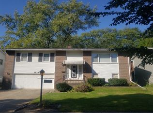 1436 S Fern Dr, Mount Prospect, IL 60056