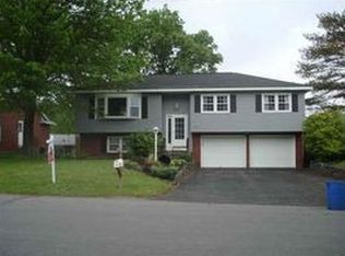 22 Surfwood Dr, Albany, NY 12205