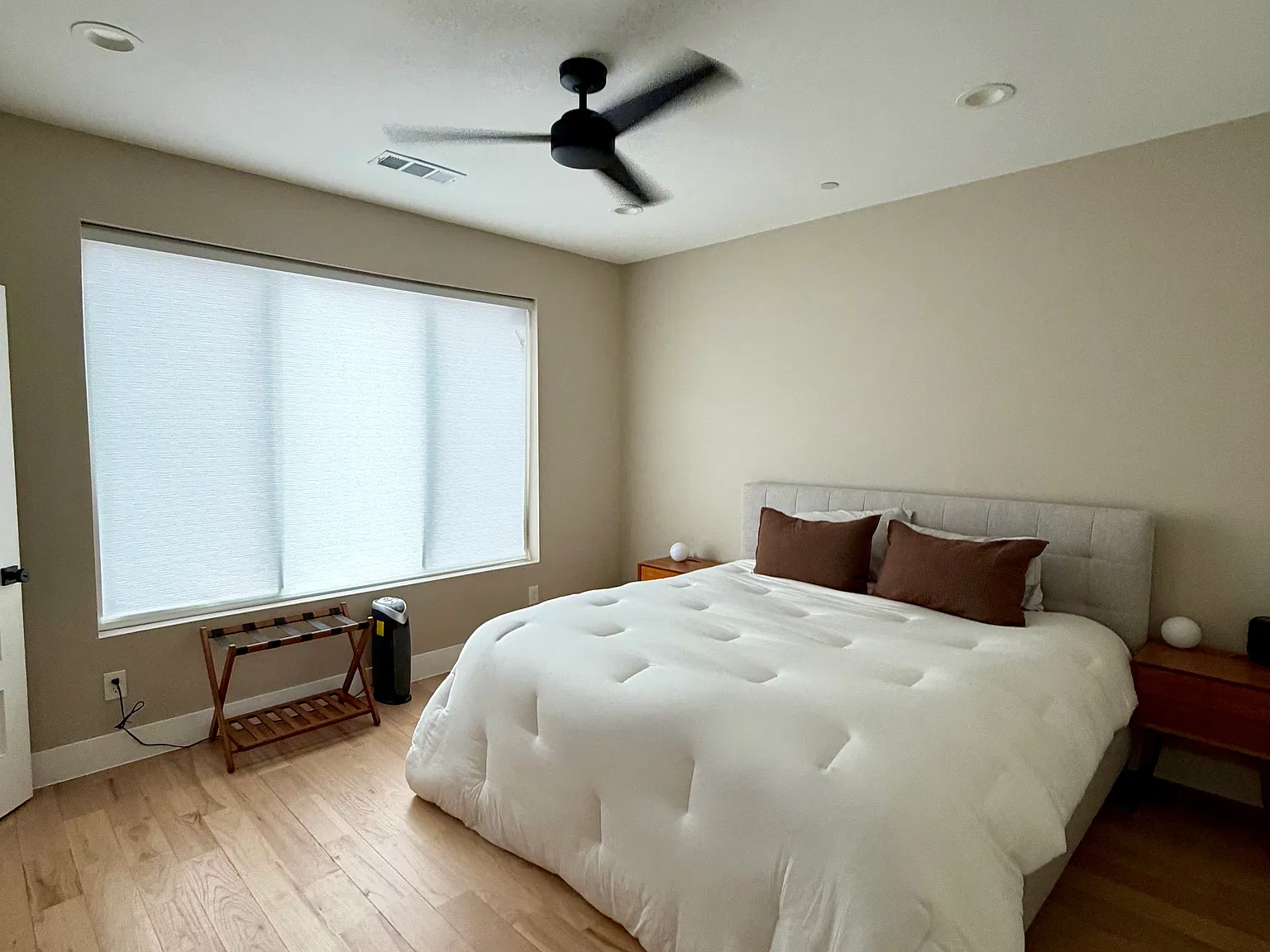 2 bed, 2.5 bath, 1573 sqft, $4,900 — Photo 2