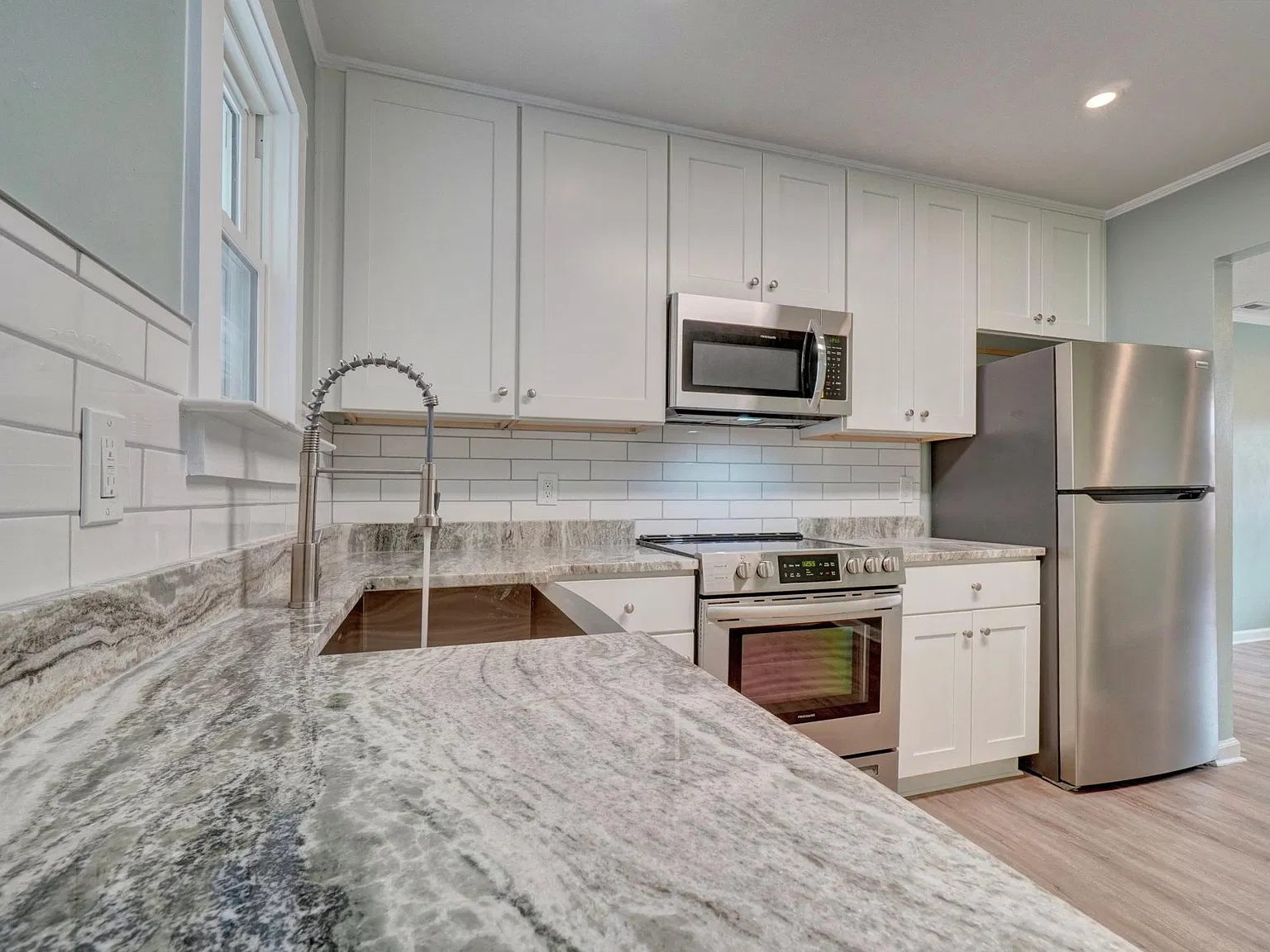 1320 E Balview Ave — Photo 3