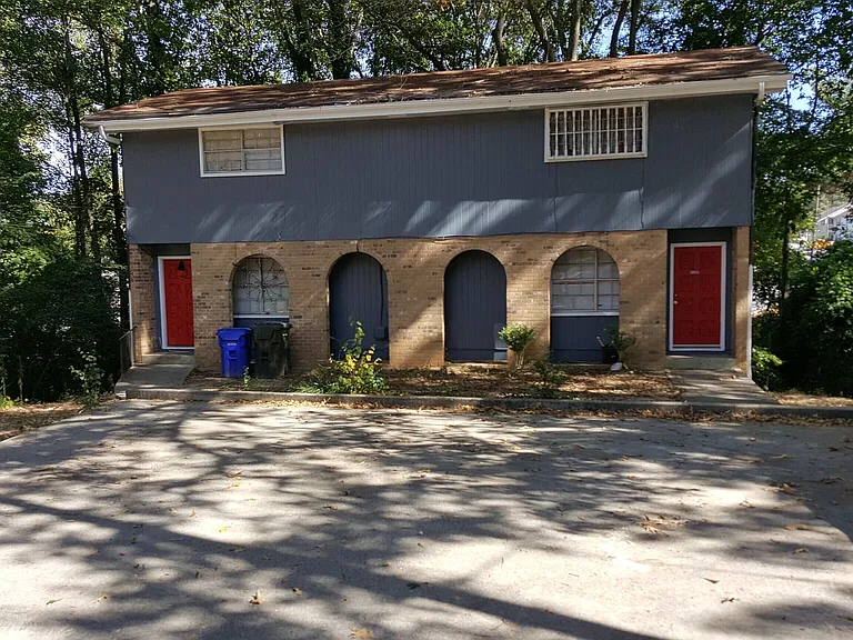 1045 Laurel Ct NW #B — Photo 1