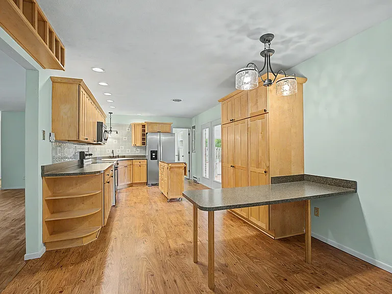 452 Jamesway Dr — Photo 6