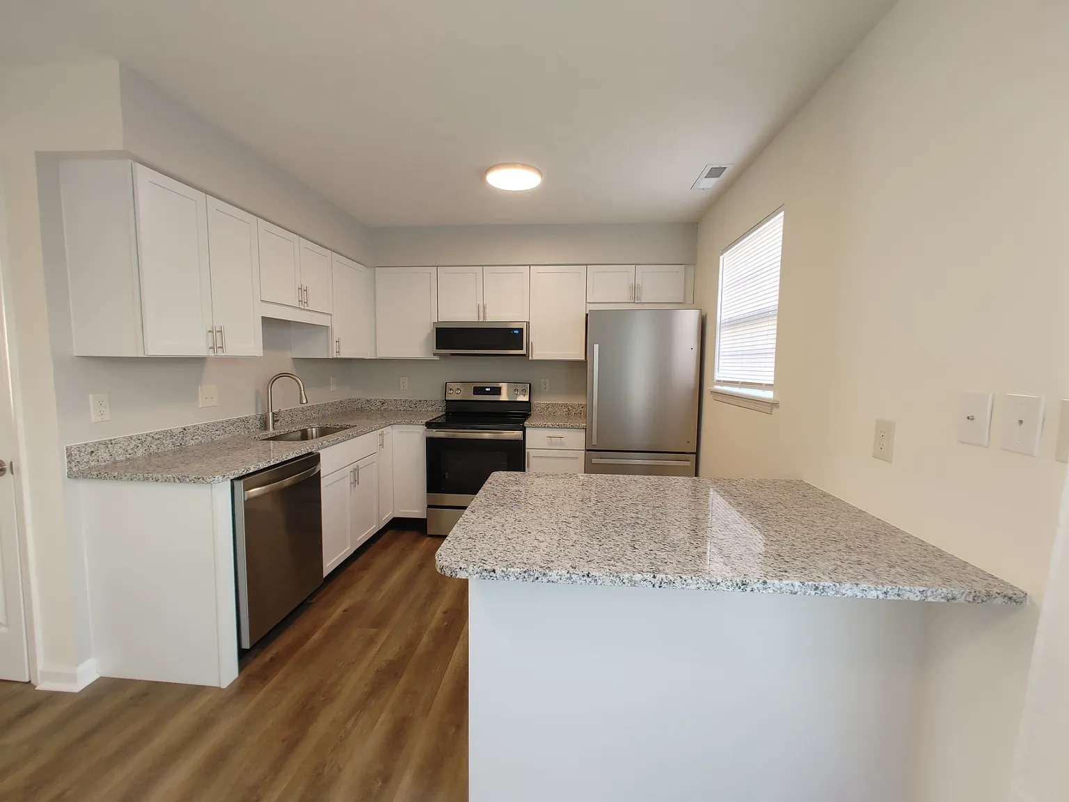 93 Stadium Cir photo 1