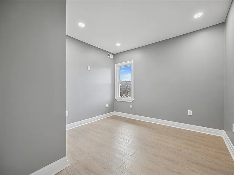 523 W Glenside Ave — Photo 15