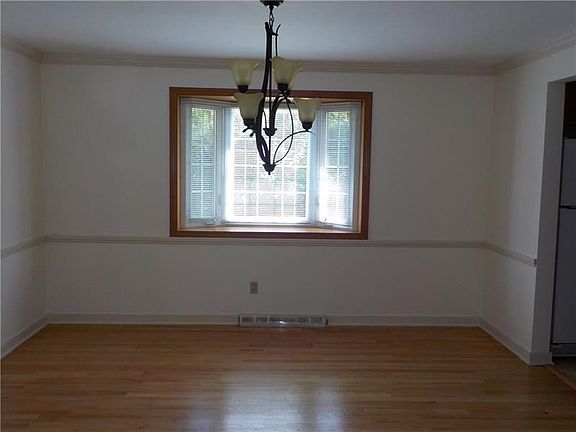 4th image of 104 Charterwood Dr