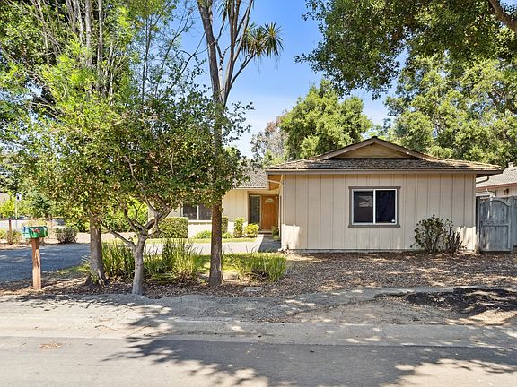 4th image of 866 Woodland Ct
