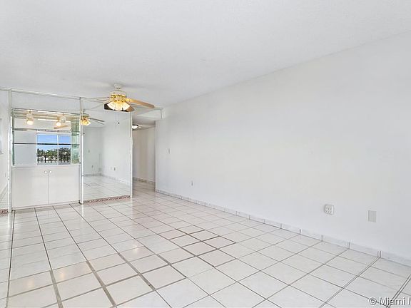 3rd image of 7101 Byron Ave APT 501