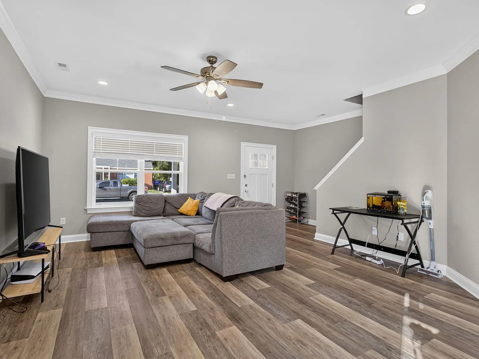 3 bed, 2.5 bath, 1570 sqft, $2,300 — Photo 4