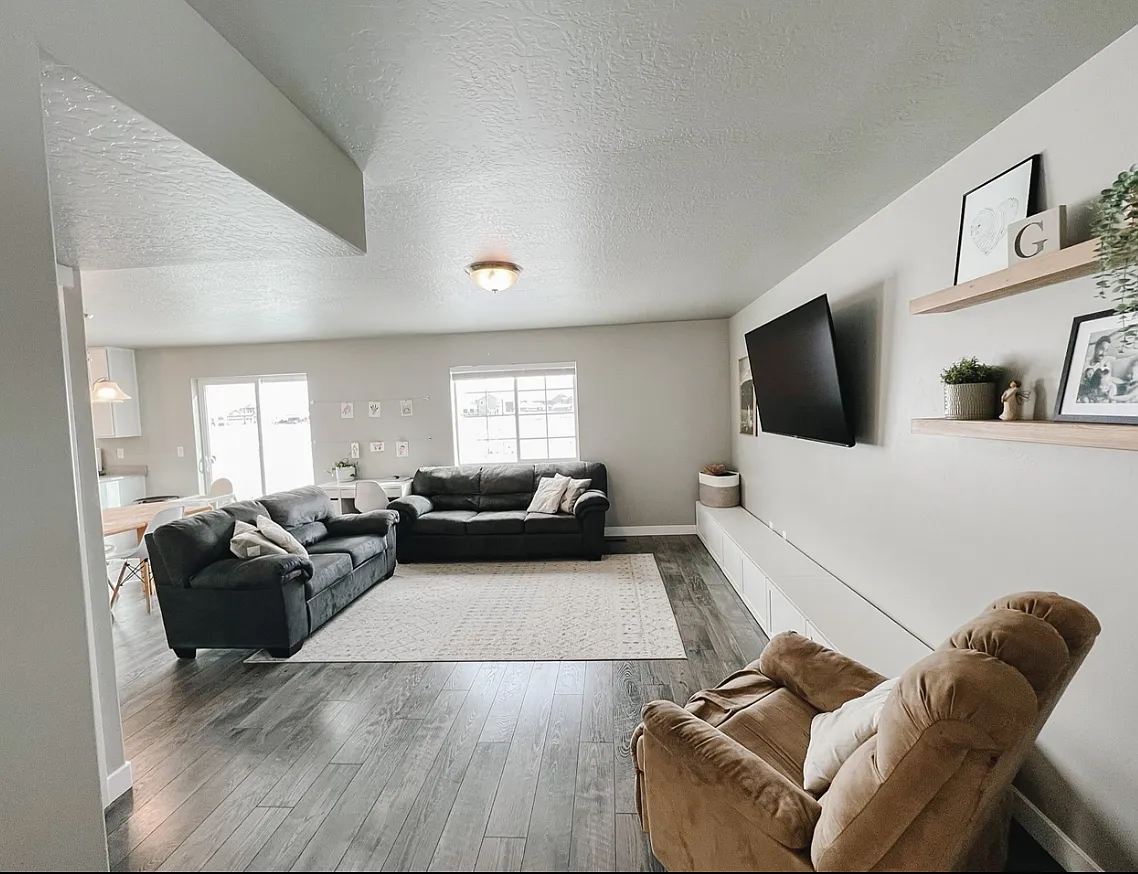 4 bed, 3.5 bath, 2400 sqft, $3,000 — Photo 3