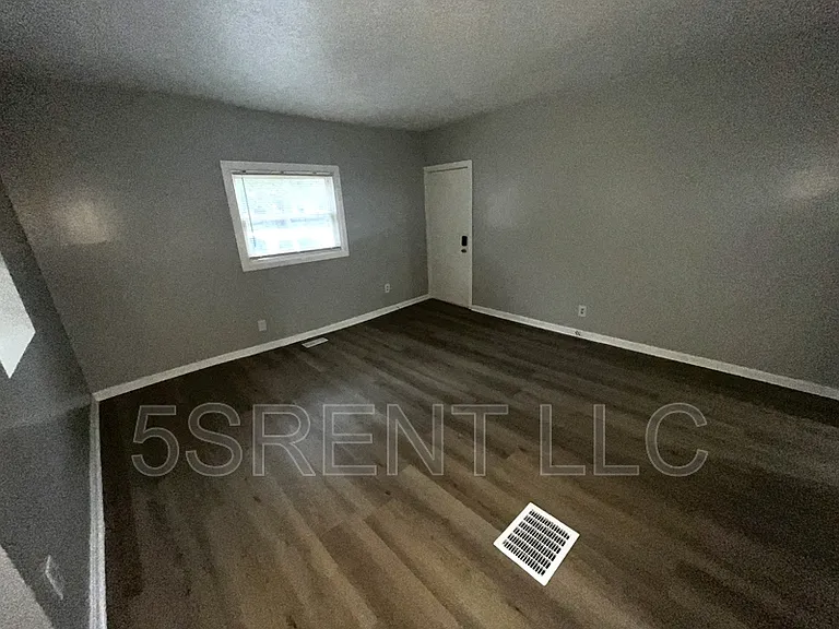 240 S Mary Ellen St #B — Photo 4
